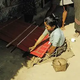 পাহাড়ি তাঁতবস্ত্র