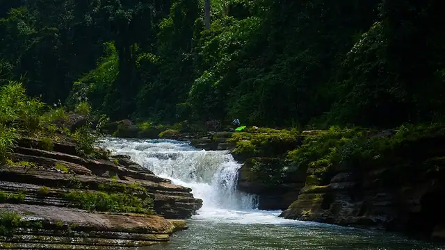অমিয়াখুম ও সাতভাই খুম