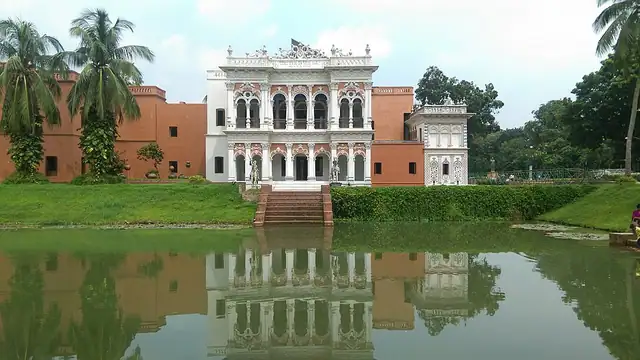 বড় সরদার বাড়ি ও লোকশিল্প জাদুঘর