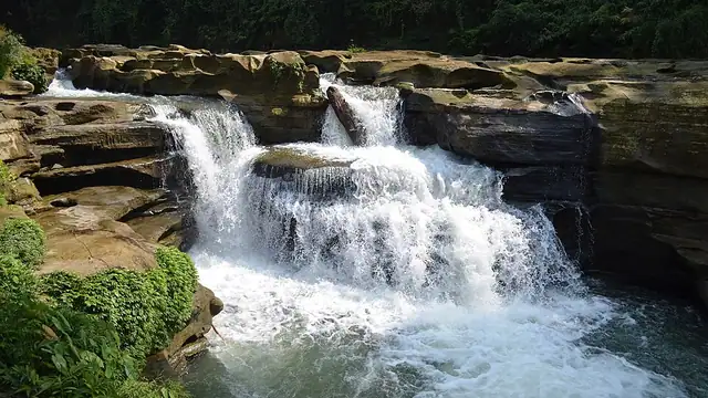 নাফাখুম জলপ্রপাত