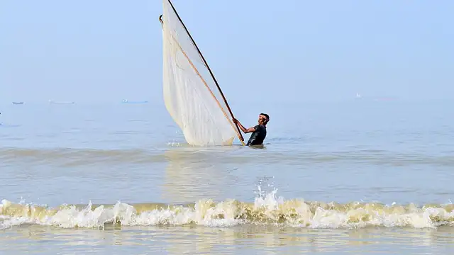 পতেঙ্গা সমুদ্র সৈকত ও নেভাল রোড
