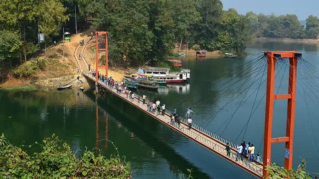 ঝুলন্ত সেতু ও পলওয়েল পার্ক